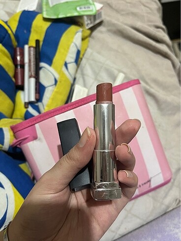 Beden Maybelline nude ruj 986