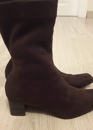Uzun kahverengi süet çizme