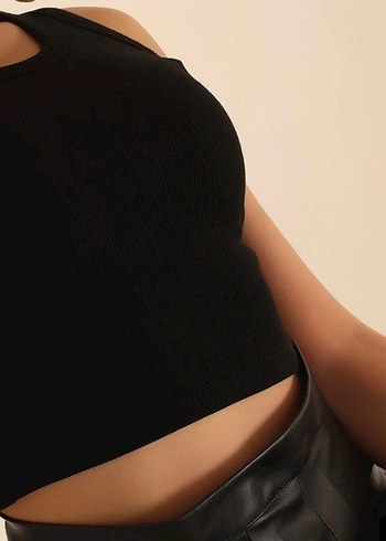 Siyah Crop