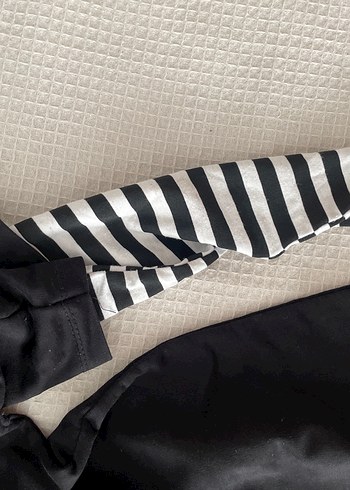 Çizgili Siyah beyaz tişört görünümlü badi