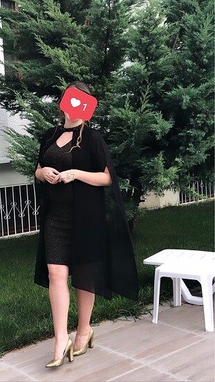 Siyah Pelerin Elbise