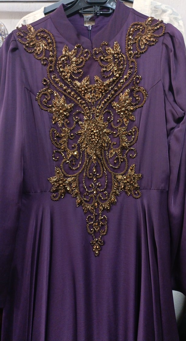 Uzun Mor İşlemeli Kadın Elbise - Görsel 2