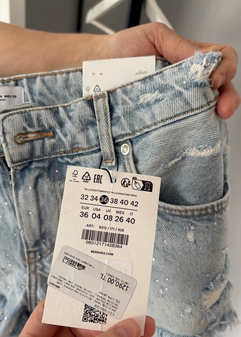 Pul İşlemeli Mini Denim Şort - Görsel 3