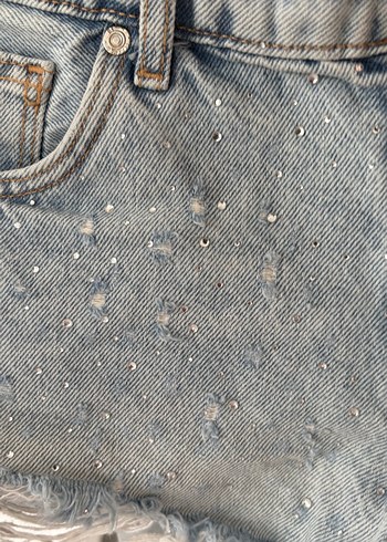 Pul İşlemeli Mini Denim Şort - Görsel 2