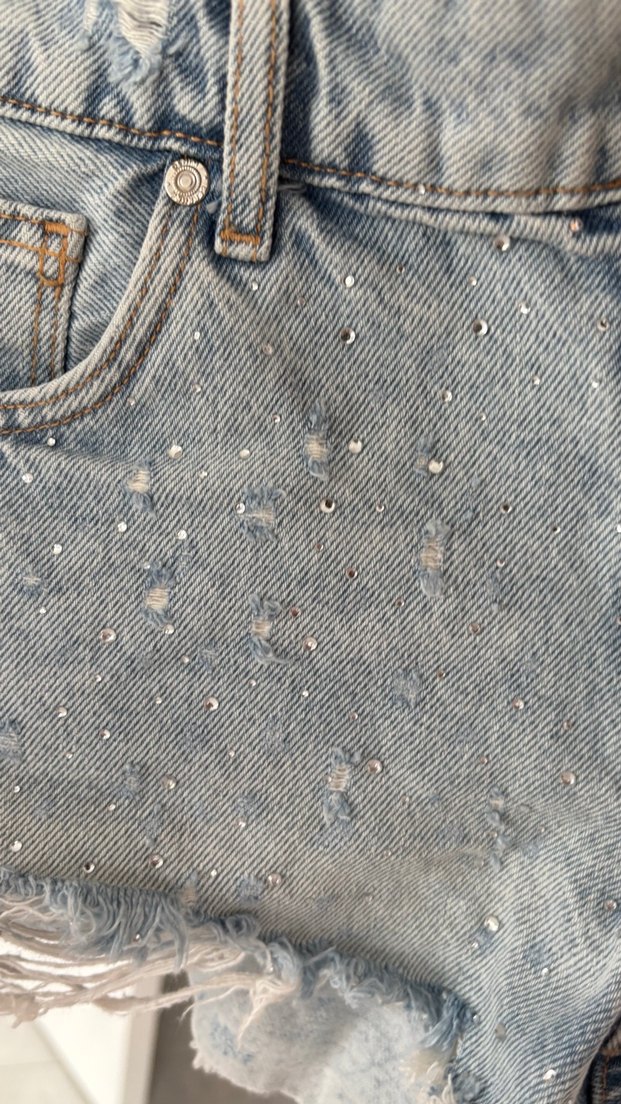 Pul İşlemeli Mini Denim Şort - Görsel 2