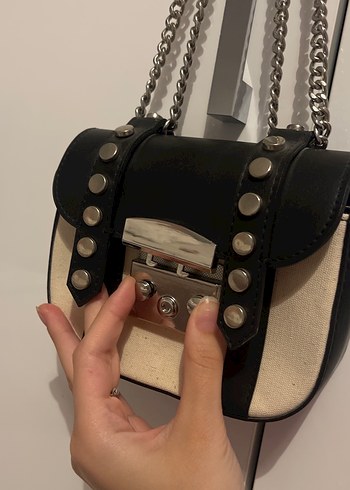 Zara Zincir Detaylı Siyah Deri Çanta