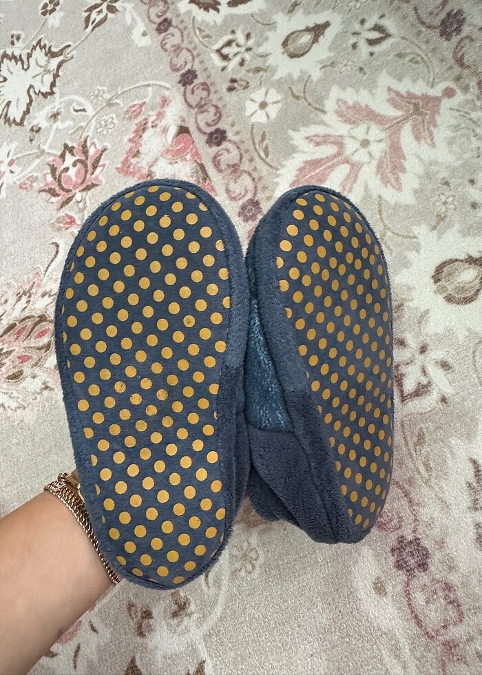 H&M marka erkek çocuk ev patiği- 22/26 numara aralığı - Görsel 3