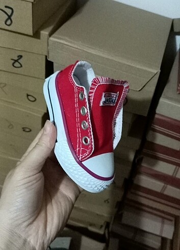 Converse Converse kırmızı kısa model ..çocuk