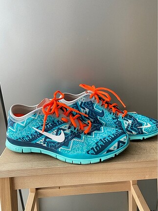 Nike spor ayakkabısı