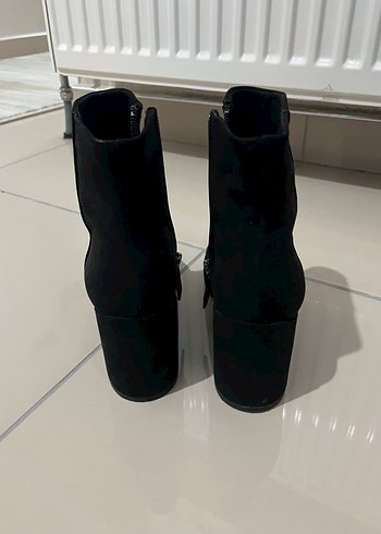 Bershka Siyah Süet Kadın Topuklu Bot