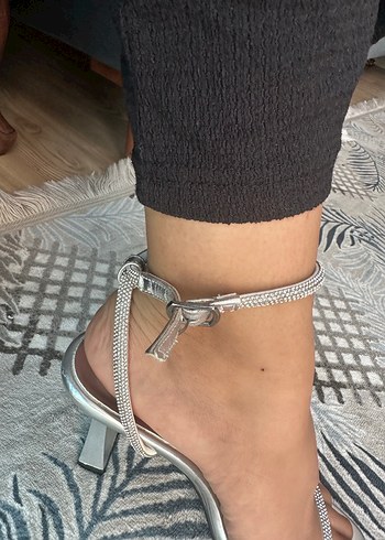 38 Beden Kıvrımlı Tokalı Gri Yılan Desenli Stiletto