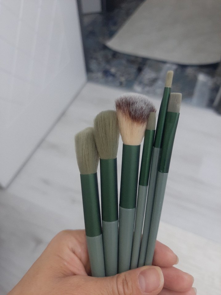 Gri ve Haki Tonlarında Makyaj Fırça Seti - Görsel 2