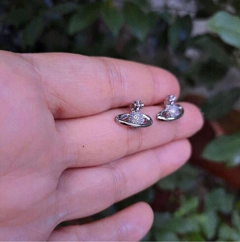  Beden Vivienne Westwood mini Orb küpe