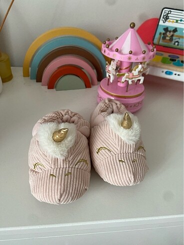 Zara unicorn panduf 26-27