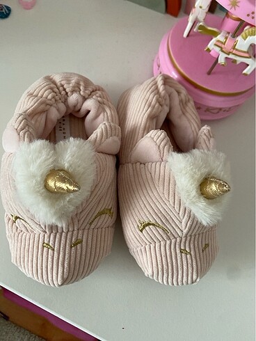 Zara Zara unicorn panduf 26-27