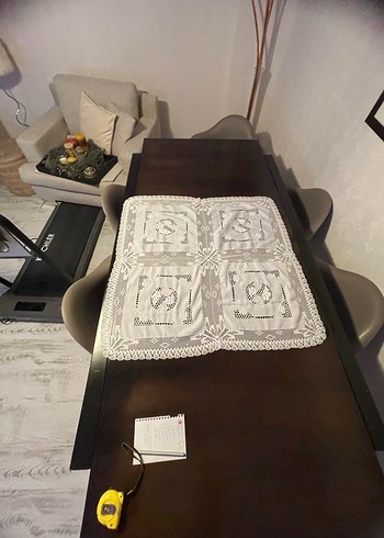 Dantel İşlemeli Kare Masa Örtüsü