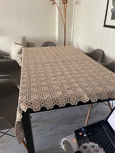 Dantel masa örtüsü