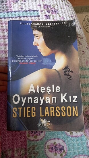 Ateşle oynayan kız 