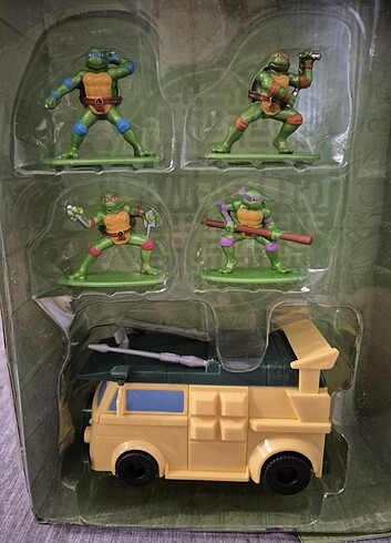 1:43 ve yakın ölçek figürlü diecast model araba