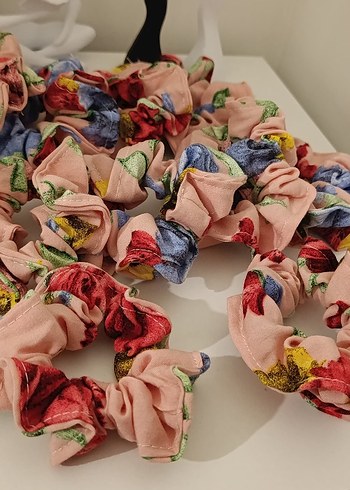 10 adet fiyatıdır Renkli Çiçek Desenli Kadın Kumaş Toka - Görsel 2