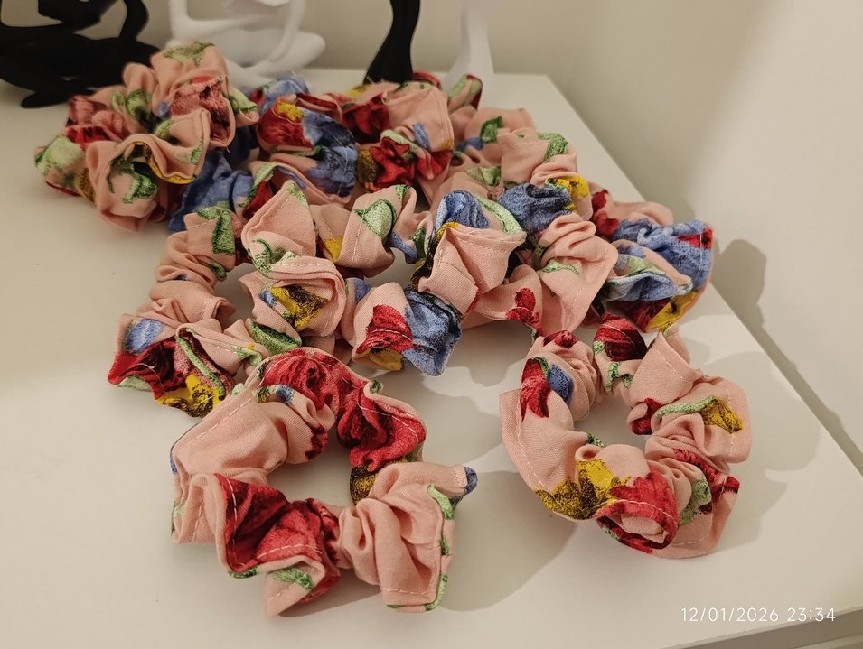 10 adet fiyatıdır Renkli Çiçek Desenli Kadın Kumaş Toka - Görsel 2