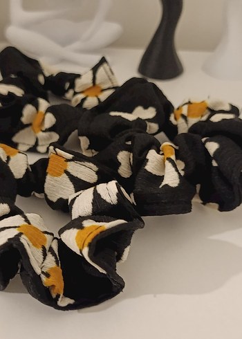 3 ader fiyatıdır Siyah Çiçek Desenli Elastik Saç Tokası - Görsel 2