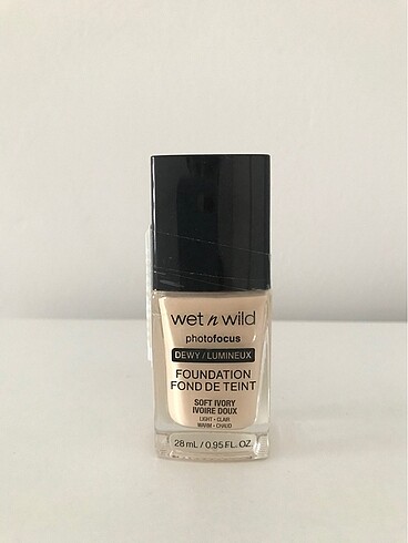 Wet n Wild Photofocus Dewy Soft Ivory