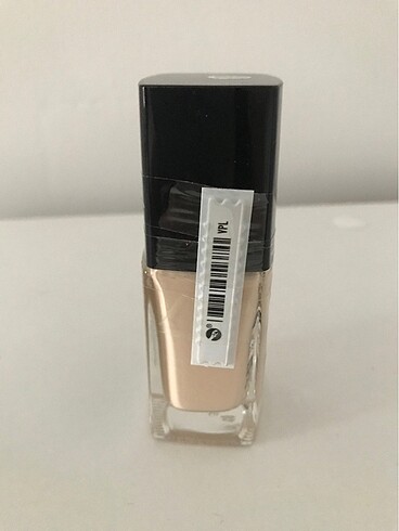 Beden Wet n Wild Photofocus Dewy Soft Ivory