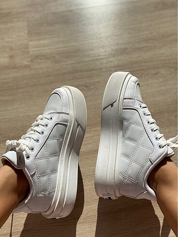 38 Beden beyaz Renk Prada Spor ayakkabı