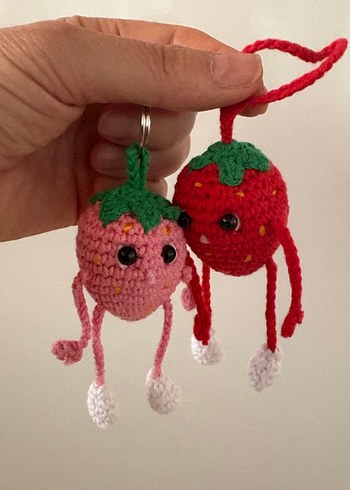 Renkli Örgü Çilek Anahtarlıklar - Görsel 2