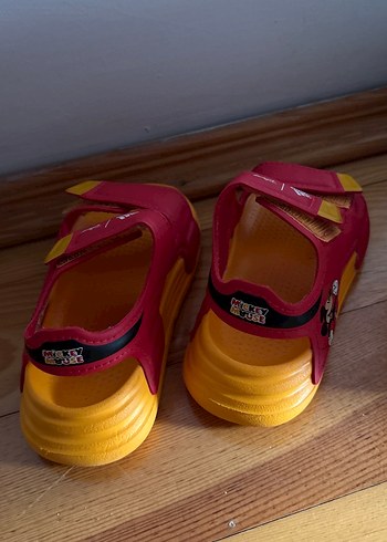 Çocuk Kırmızı Renkli Cırt Cırtlı Terlik - Görsel 3