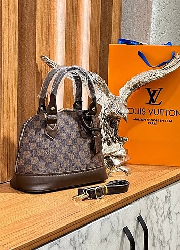  Beden siyah Renk Louis Vuitton çanta 