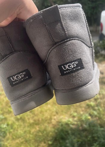 Ugg Ugg bot