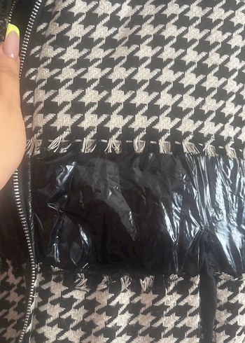 Kısa Siyah Kazayağı Desenli Kadın Mont - Görsel 4