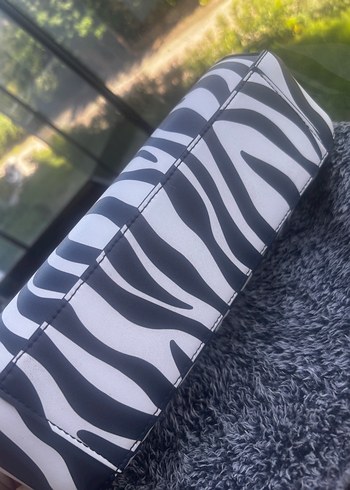 Beden beyaz Renk Zebra Desenli Tokalı Kadın Omuz Çantası