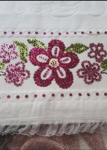 Nakışlı Beyaz Renkli Havlu - Görsel 2