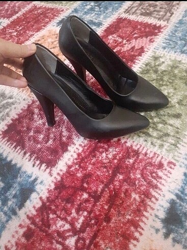 Deri stiletto topuklu ayakkabı