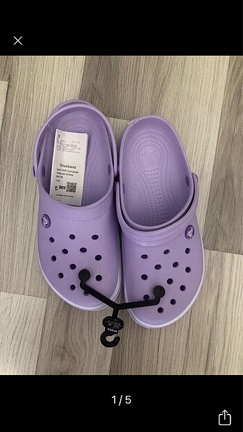 Lila crocs