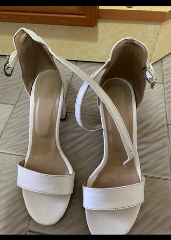 Beyaz Topuklu Kadın Akşam Ayakkabısı - Görsel 2