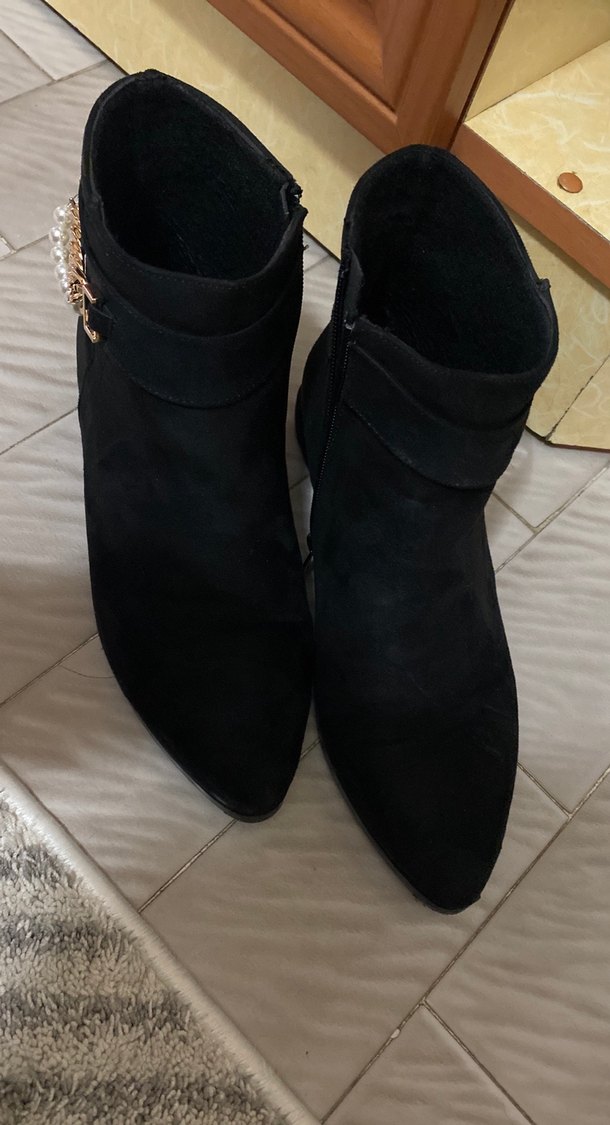Siyah Süet Tokalı Kadın Dolgu Topuk Bot - Görsel 4