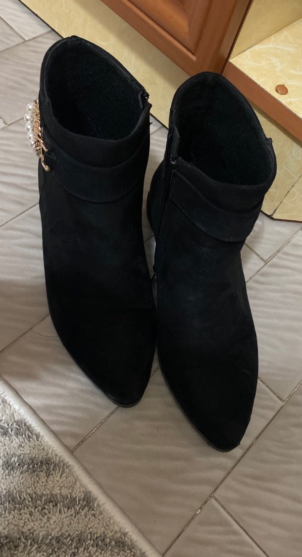 Siyah Süet Tokalı Kadın Dolgu Topuk Bot - Görsel 3
