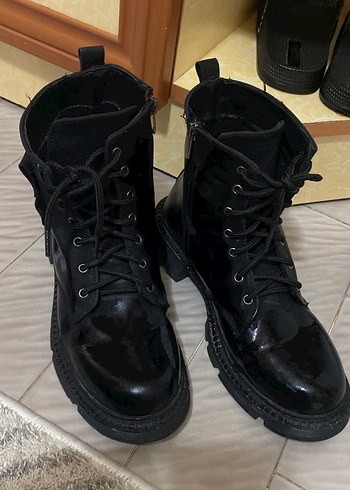 Siyah Rugan Bağcıklı Punk bot - Görsel 2