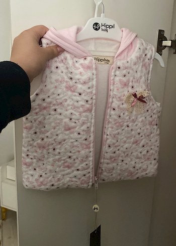 Kız Çocuk Pembe Kürklü Kapüşonlu Yelek - Görsel 3