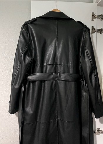 Bershka Düğmeli Siyah Deri Kadın Trençkot
