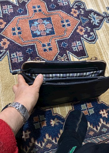 Kadın Siyah Deri Yılan Desenli Fermuarlı Çanta - Görsel 3