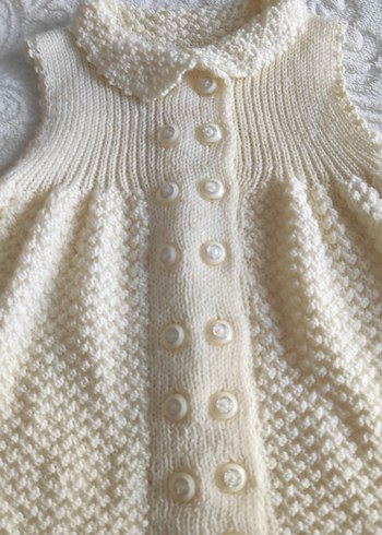 Kız Çocuk Beyaz Örgü Kolsuz Hırka - Görsel 2