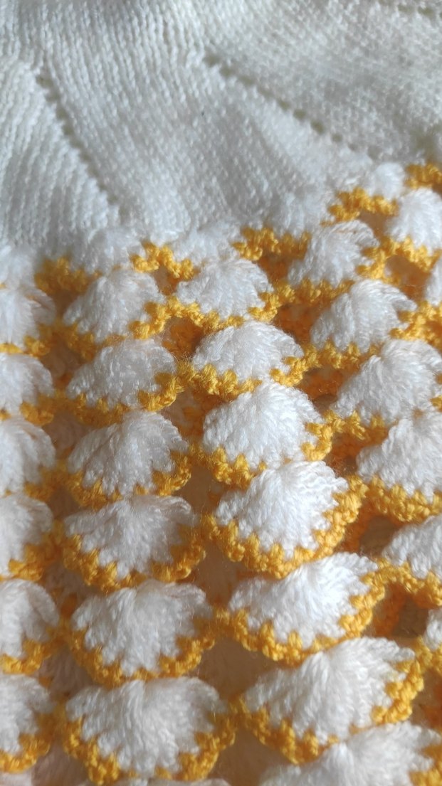 Beyaz Sarı İşlemeli Örgü Kız Panço - Görsel 3