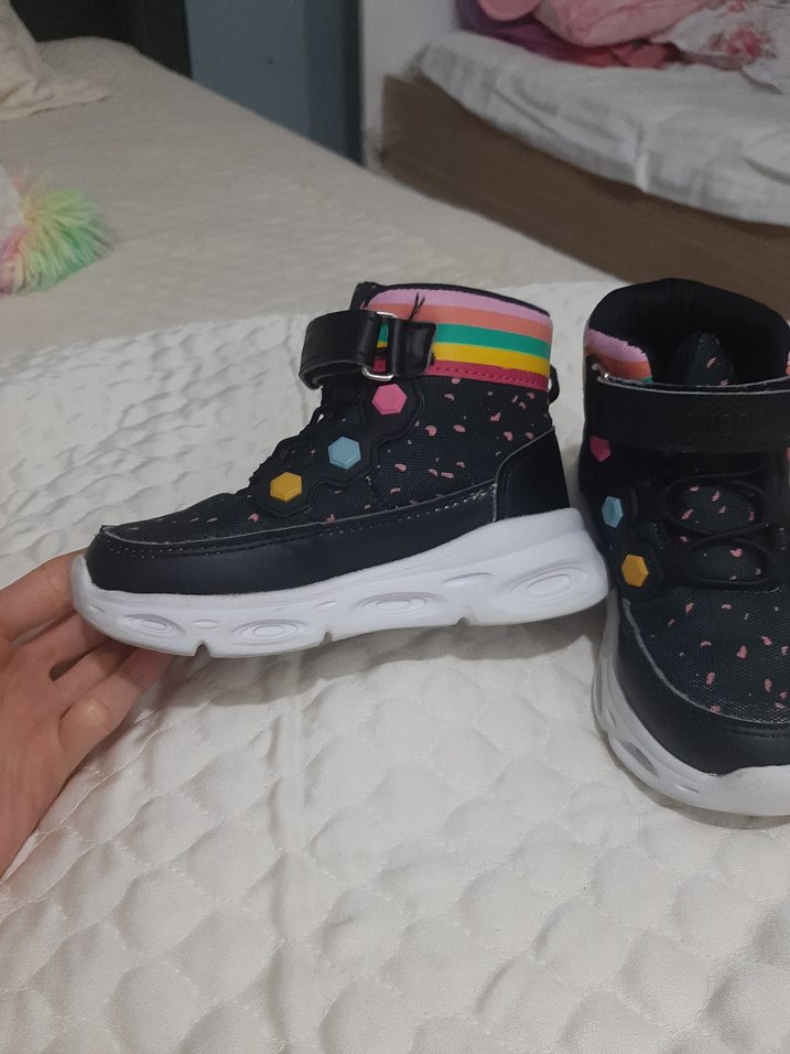 Kız Çocuk Renkli bot - Görsel 3