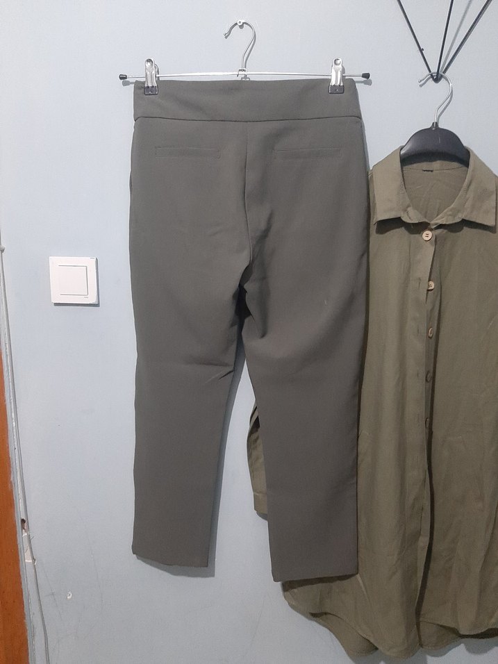 Düğmeli  Kısa Kadın Pantolon - Görsel 2