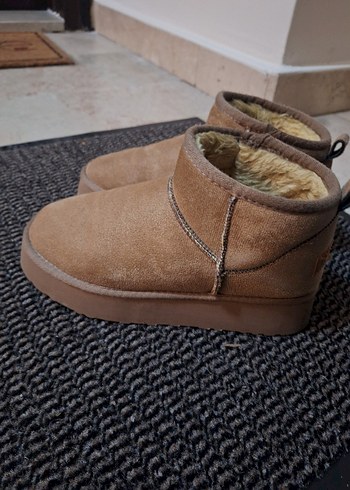 Bej Süet Kadın Kürklü kisa Bot - Görsel 2